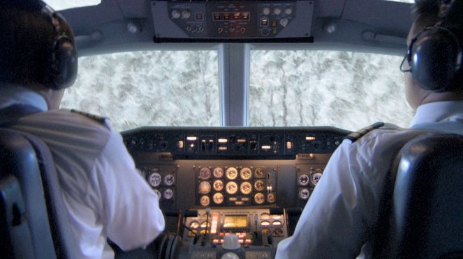 Lentoturmatutkinta - Kylmä tapaus - Kuvat elokuvasta