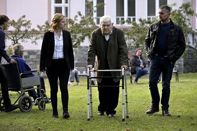 Stíny v mlze - Série 1 - Doba - De la película - Petra Špalková, Stanislav Šárský, Jiří Vyorálek