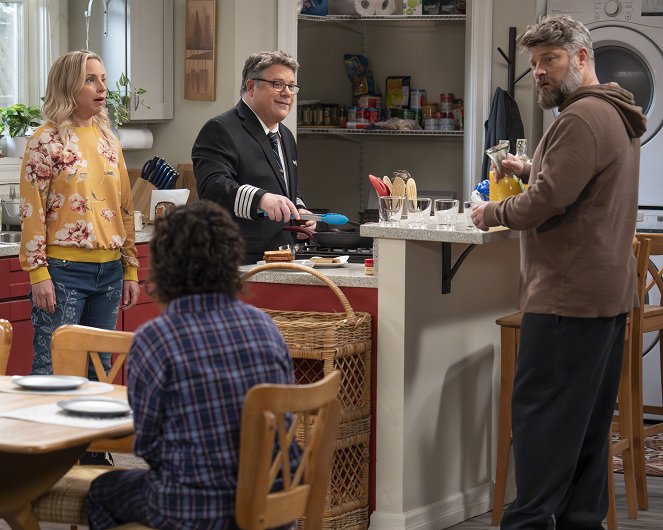 The Conners - Season 6 - Hanging in Dorms with Boys and the Secret Life of Men - Photos