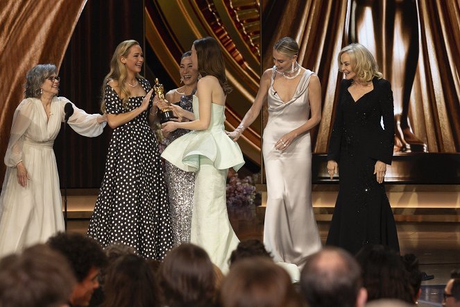 The Oscars - Van film - Sally Field, Jennifer Lawrence, Michelle Yeoh, Emma Stone, Charlize Theron, Jessica Lange