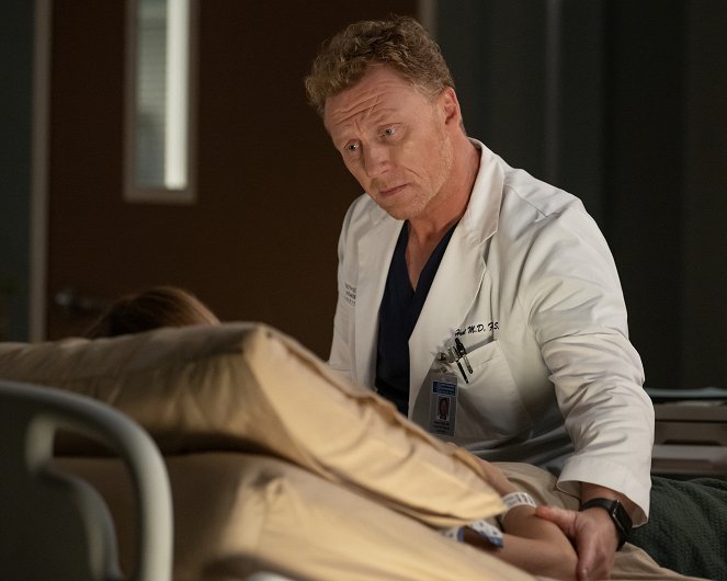 Grey's Anatomy - Season 20 - Keep the Family Close - Van film - Kevin McKidd