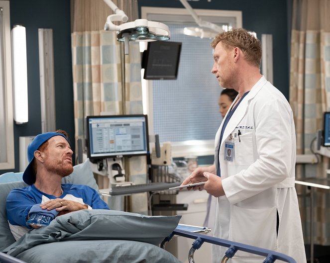 Grey's Anatomy - Season 20 - Keep the Family Close - Photos - Kevin McKidd