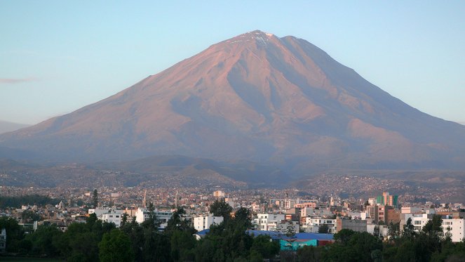 Des volcans et des hommes - Pérou, menace sur la ville blanche - Z filmu
