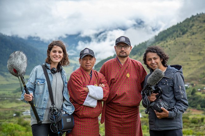 Hrubé národní štěstí - Z natáčení - Dorottya Zurbó, Arun Bhattarai