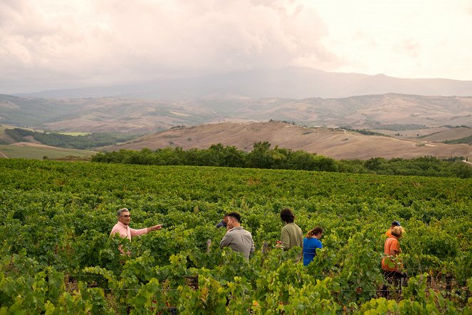 The Reluctant Traveler - Italy: La Dolce Vita - Photos - Eugene Levy