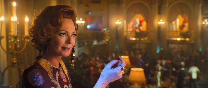 Palm Royale - Maxine Rolls the Dice - Photos - Allison Janney