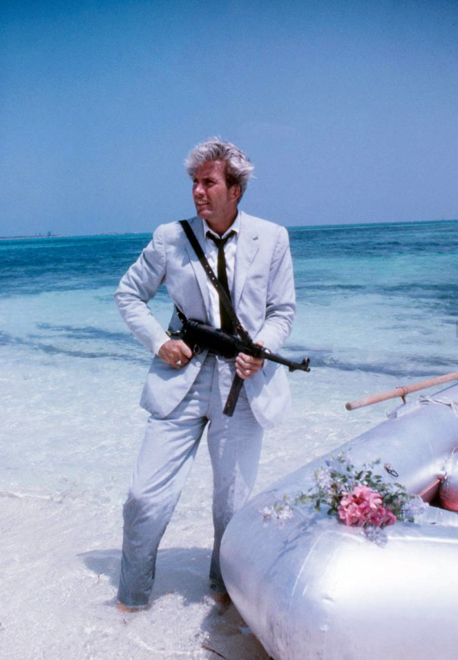James Bond: Tűzgolyó - Filmfotók - Rik Van Nutter