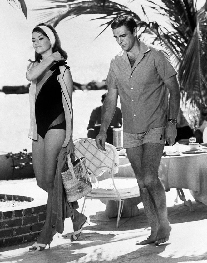 James Bond - Feuerball - Filmfotos - Claudine Auger, Sean Connery