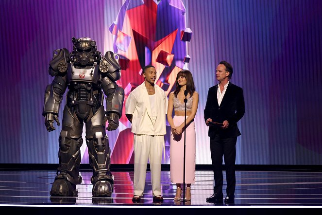 Fallout - Z akcí - The Game Awards 2023 at the Peacock Theater on December 7, 2023 in Los Angeles, California - Aaron Moten, Ella Purnell, Walton Goggins