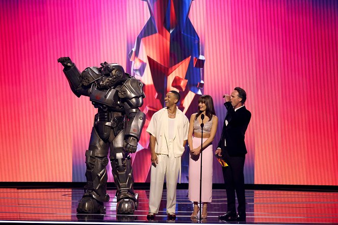 Fallout - Events - The Game Awards 2023 at the Peacock Theater on December 7, 2023 in Los Angeles, California - Aaron Moten, Ella Purnell, Walton Goggins