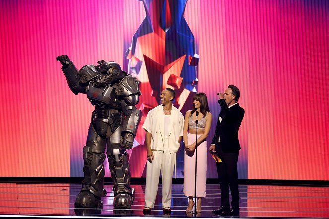 Fallout - Eventos - The Game Awards 2023 at the Peacock Theater on December 7, 2023 in Los Angeles, California - Aaron Moten, Ella Purnell, Walton Goggins