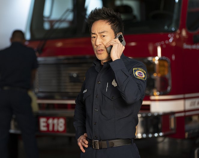 911 L.A. - Capsized - Filmfotók - Kenneth Choi