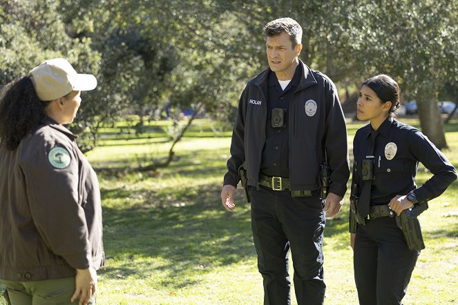 The Rookie - Training Day - Van film - Nathan Fillion, Lisseth Chavez