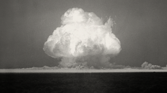 Zlomové okamžiky: Atomová bomba a studená válka - Vyšlo ohromné slunce - Z filmu