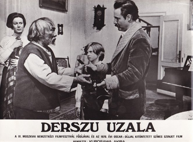 Derszu Uzala - Vitrinfotók - Svetlana Danilčenko, Maksim Munzuk, Dmitriy Korshikov, Yuri Solomin