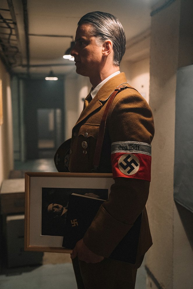 Rise of the Nazis - Who Will Betray Him? - Photos