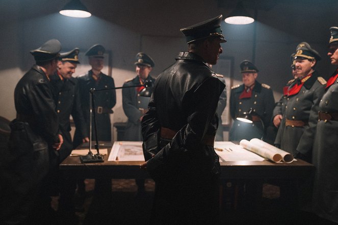 A nácik felemelkedése - Who Will Betray Him? - Filmfotók