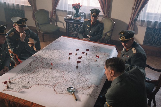 Rise of the Nazis - The Downfall - Who Will Betray Him? - Photos