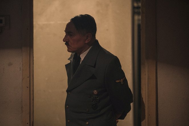 Rise of the Nazis - Who Will Betray Him? - Photos