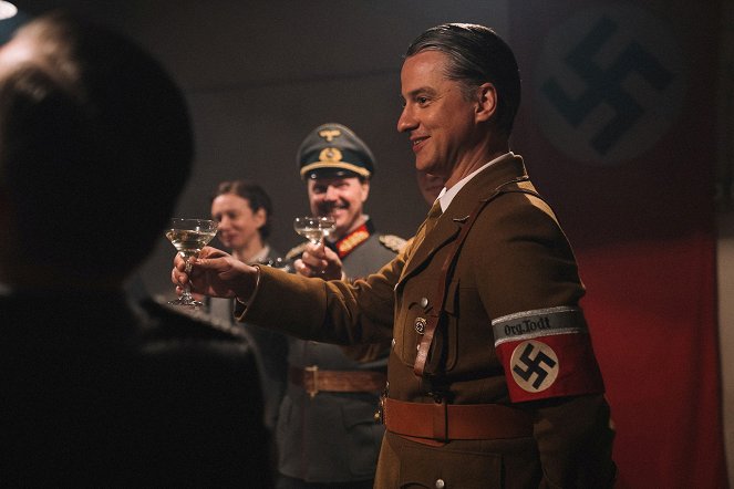 Vzestup nacistů - Who Will Betray Him? - Z filmu