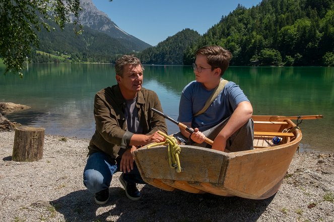 Doktor z alpejskiej wioski - Eine schwere Last - Z filmu