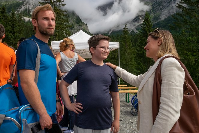 Doktor z alpejskiej wioski - Season 16 - Eine schwere Last - Z filmu