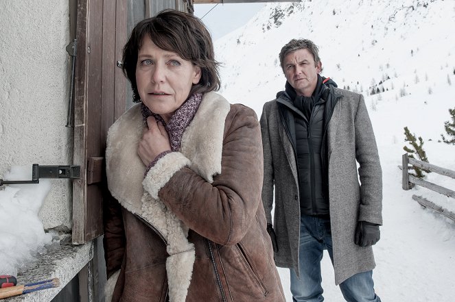Doktor z alpejskiej wioski - Season 10 - Gestohlenes Glück – Teil 1 - Z filmu