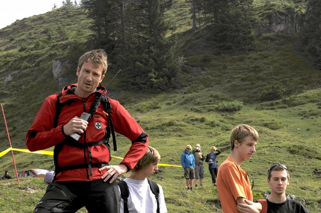 Doktor z alpejskiej wioski - Schwere Erkenntnis – Teil 1: Nur ein kleiner Schritt - Z filmu