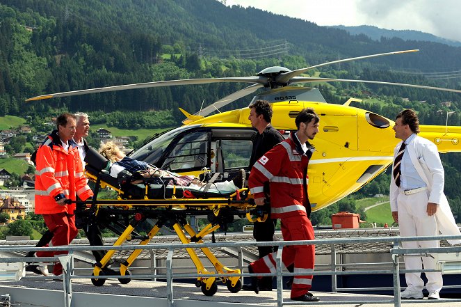 Doktor z alpejskiej wioski - Schwere Erkenntnis – Teil 2: Wiedergeburt - Z filmu