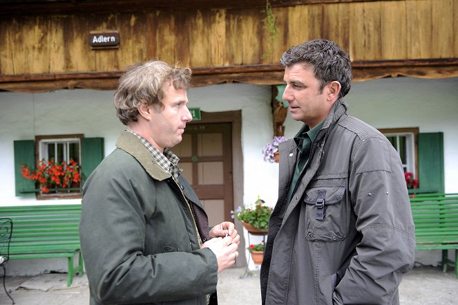 Doktor z alpejskiej wioski - Season 4 - Freier Fall – Teil 1: Freier Fall - Z filmu