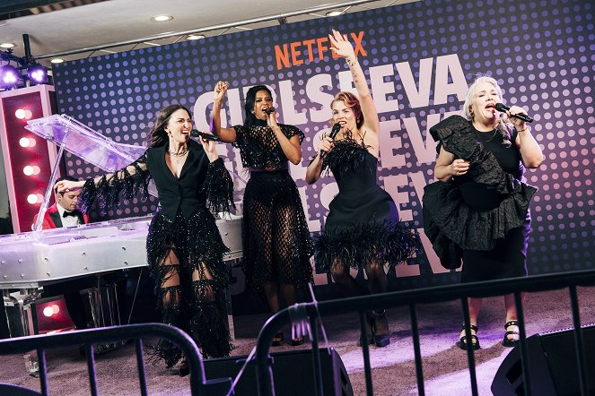 Girls5Eva - Season 3 - Veranstaltungen - Netflix's GIRLS5EVA SEASON 3 Premiere at Paris Theater on March 7 2024 in New York City - Busy Philipps