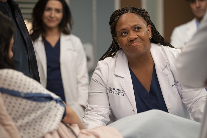 Grey's Anatomy - Season 20 - Baby Can I Hold You - Photos - Chandra Wilson
