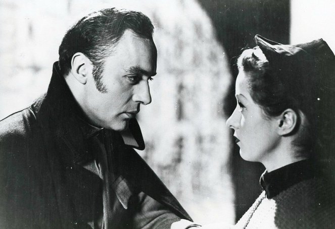 Mayerling - Photos - Charles Boyer, Danielle Darrieux