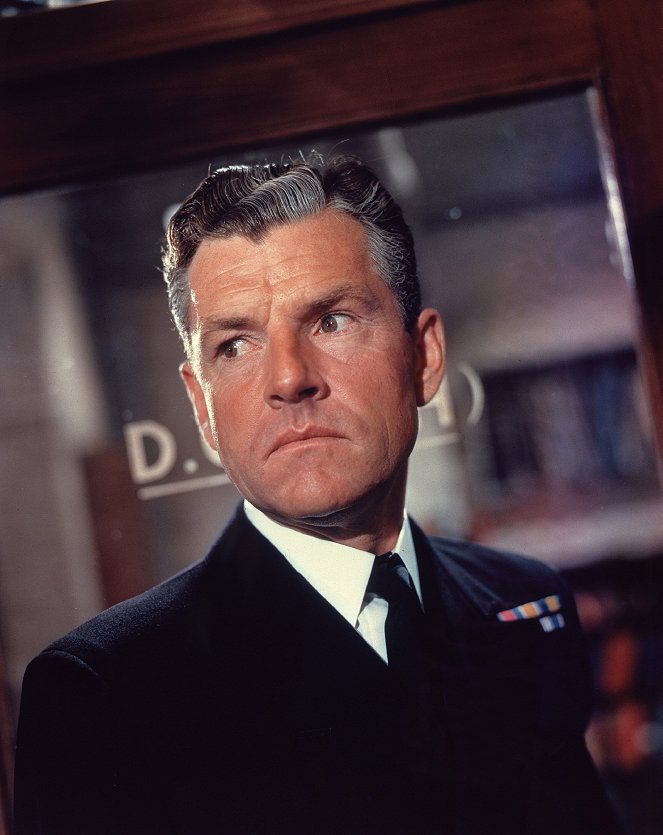 Sink the Bismarck! - Do filme - Kenneth More