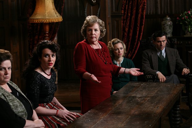 Agatha Christie's Marple - Season 5 - The Pale Horse - Photos - Jenny Galloway, Susan Lynch, Pauline Collins, Sarah Alexander, Jonathan Cake