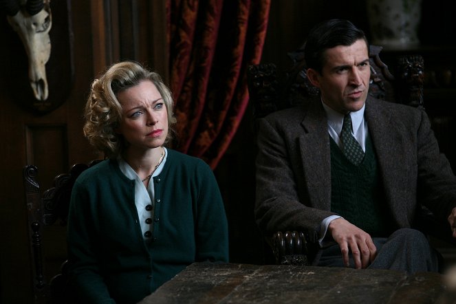 Agatha Christie: Slečna Marpleová - Season 5 - Plavý kôň - Z filmu - Sarah Alexander, Jonathan Cake