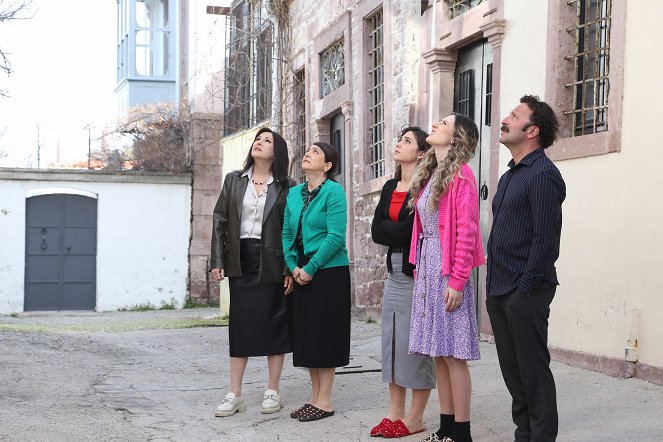 Üç Kız Kardeş - Episode 27 - Photos