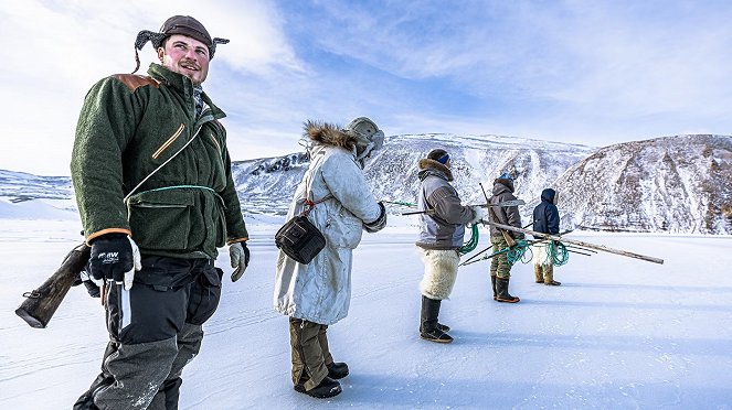 Jens og Isak på tynn is - Hvalrossjakt - Photos - Isak Dreyer