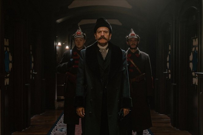 Gentleman v Moskve - Majster okolností - Z filmu - Ewan McGregor