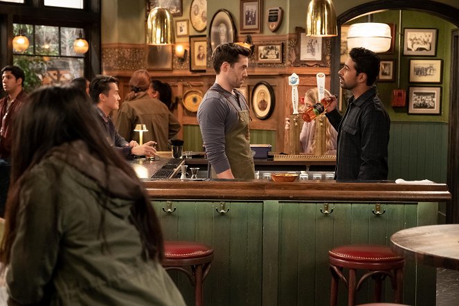 How I Met Your Father - Universal Therapy - Photos - Tom Ainsley, Suraj Sharma
