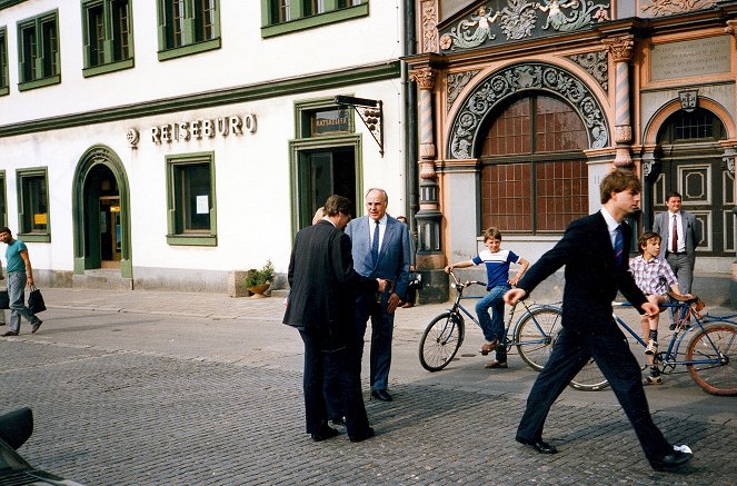 ARD History - Geheimdiplomat Bundeskanzler – Wie Helmut Kohl die Stasisicherheit narrte - Photos