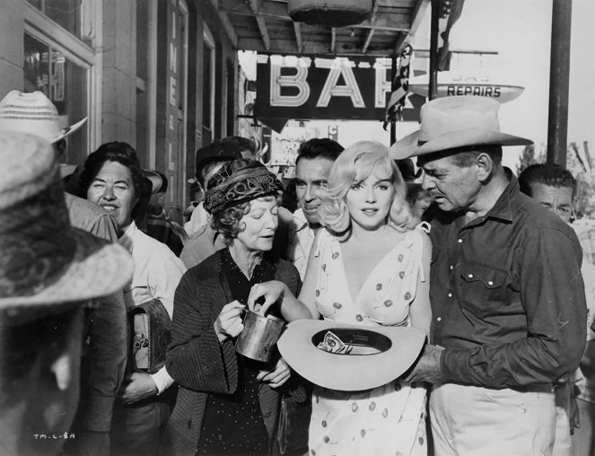 Nicht gesellschaftsfähig - Filmfotos - Estelle Winwood, Montgomery Clift, Marilyn Monroe, Clark Gable
