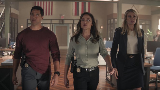 Agenci NCIS: Hawaje - Into Thin Air - Z filmu - Alex Tarrant, Vanessa Lachey, Tori Anderson