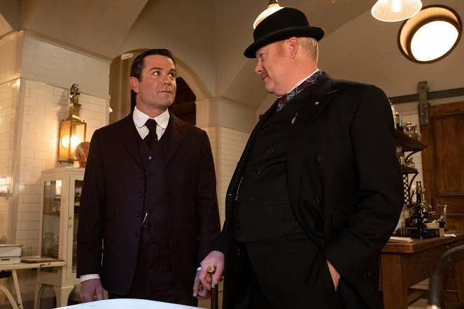 Murdoch Mysteries - Bottom of the Barrel - Photos