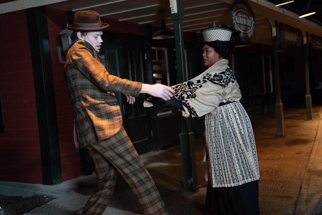 Murdoch Mysteries - Station House of Horror - Photos