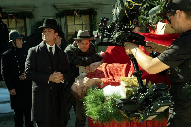 Murdoch Mysteries - The Christmas List - Van de set