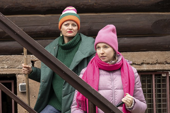 Jedna rodina - Sauna bude - Filmfotók - Erika Stárková, Berenika Kohoutová