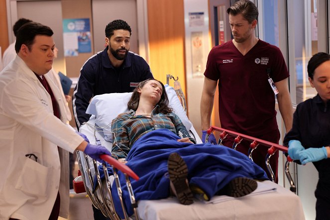 Chicago Med - Season 9 - Spin a Yarn, Get Stuck in Your Own String - Do filme