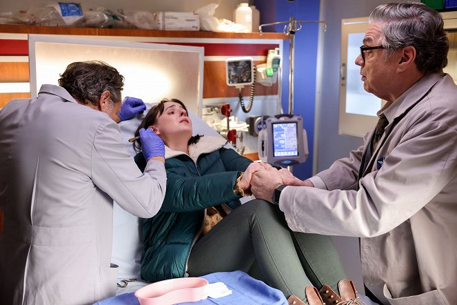 Chicago Med - Step on a Crack and Break Your Mother's Back - Photos