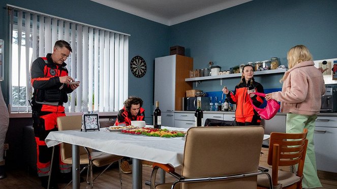 Na sygnale - Season 11 - Stażysta - Filmfotos - Tomasz Piątkowski, Jakub Ormaniec, Anna Wysocka